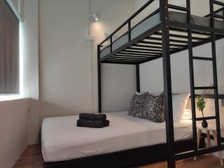 Heritage House 5BR with Dipping Pool, Central Location Near Street Art 47 - George Town - 3