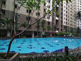 Gorgeous and Well Appointed 2BR at Gateway Ahmad Yani Cicadas Apartment By Travelio - Bandung - 5