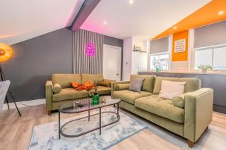 Elegant City Stay l 2-Bedroom Flat l Free Parking Provided - Brighton & Hove - 0