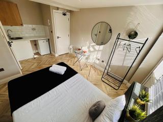 Heathrow airport studios - West Drayton - 7