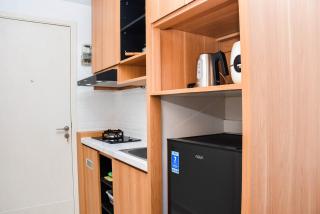 Pleasant Studio Patraland Urbano Apartment near Station By Travelio - Bekasi - 7