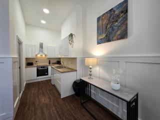 Two bedroom flat in Cardiff Bay with roof terrace - 4