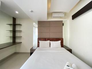 Comfy 3BR at Grand Asia Afrika Bandung Apartment By Travelio - Bandung - 7