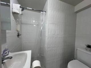 2BD 2BA UWS Oasis - New York - 6
