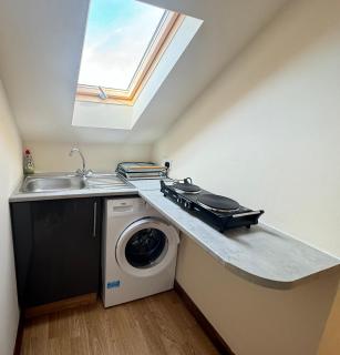 Lovely Entire Maisonette in Slough - 6