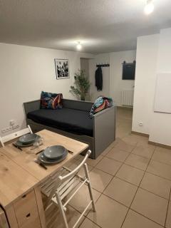 Studio rénové au calme - Dole - 4