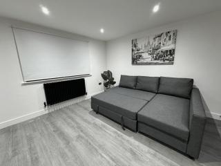 High Spec Apartment On London Road by REO Homes - 2