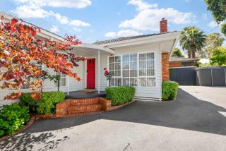 Charming Family Retreat in Ringwood - 0