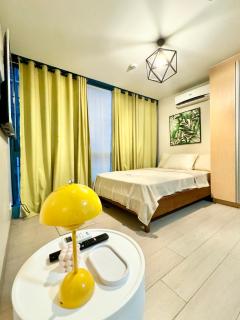 Cozi bright and lovely Uptown condo BGC - Manila - 0