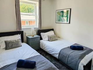 Cosy City Centre Apartment with Free Parking - - 4