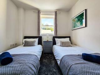 Cosy City Centre Apartment with Free Parking - - 2