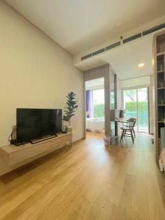 Stylish 1BR Condo by BTS Ekkamai - Infinity Pool & Gym - Khlong Toei - 7