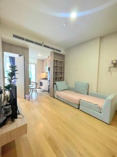 Stylish 1BR Condo by BTS Ekkamai - Infinity Pool & Gym - Khlong Toei - 2