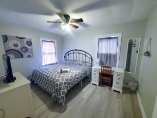 Central Louisville Gem King Size Bed - Louisville - 9