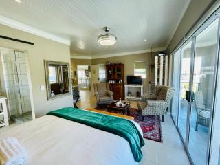 Calm Waters Guesthouse - 7