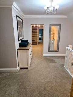 Large 4 bedroom house on the river Wensum sleeps 13 - 9