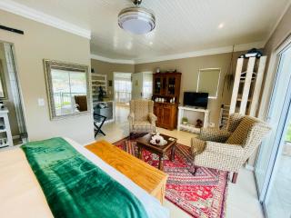 Calm Waters Guesthouse - 8