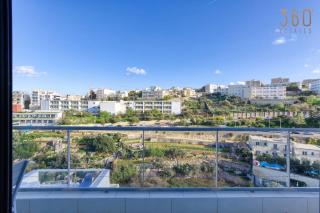 Central 1BR Penthouse with Terrace in St Julians by 360 Estates - St. Julianʼs - 3