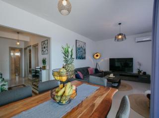 Scenic Sea View Apartment Trogir - 8