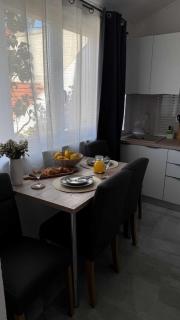 Elegant Trogir Apartment with Garden Terrace - Trogir - 4