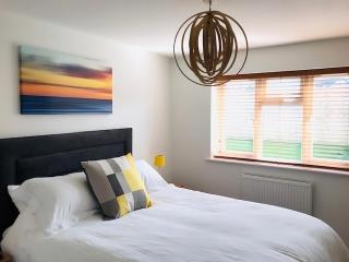 A Modern Holiday Home in the Heart of St Merryn - 4