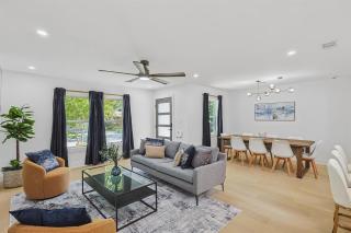 3-BD 3-BA Bungalow ft Backyard w Deck & Firepit - 6