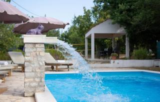 Spacious Prgomet Retreat with Private Pool, Fitness Centre, and Garden - Prgomet - 5
