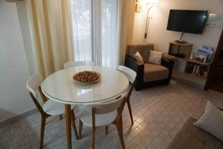 Modern Trogir Apartment with Private Patio, BBQ, and Close to Beach - Trogir - 8