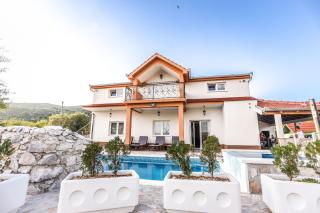 Secluded Holiday Home with Pool and Hot Tub - Lećevica - 8