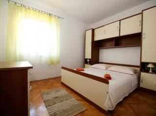 Spacious Beachfront Apartment Ciovo - Ciovo - 3