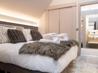 Arran Shores Luxury Shorefront Penthouse Suite 13 - 9