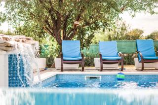 Secluded Holiday Home with Pool and Hot Tub - Lećevica - 7