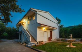 Spacious Prgomet Retreat with Private Pool, Fitness Centre, and Garden - 0