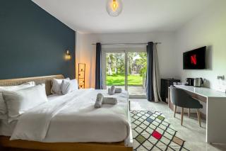 Waterfall Zoo Lodge Deluxe Suite 2 - 8