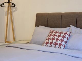 Walking Distance to Mount Austin - 6 pax Newly Renovated - 5