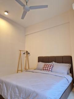 Walking Distance to Mount Austin - 6 pax Newly Renovated - 3