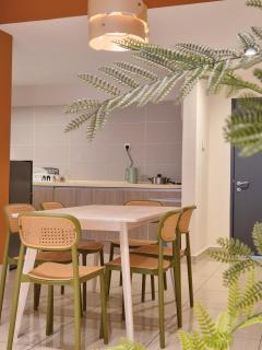 Walking Distance to Mount Austin - 6 pax Newly Renovated - 1