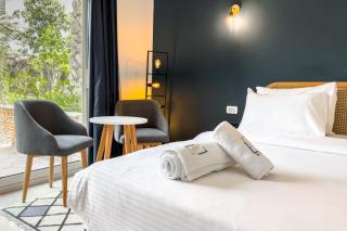 Waterfall Zoo Lodge Deluxe Suite 1 - - 1