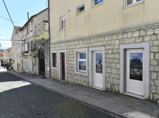 Charming Sinj Town Studio Apartments - Sinj - 0