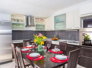 Idyllic Holiday Home with Private Pool, Sun Deck, and Organic Garden - Primorski Dolac - 1