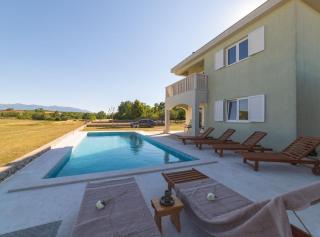 Idyllic Getaway Lovrec Villa with Pool - Lovreć - 6