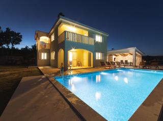 Idyllic Getaway Lovrec Villa with Pool - Lovreć - 9