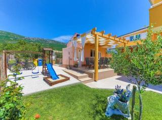 Kastel Luksic Scenic Villa with Pool - Kaštela - 3
