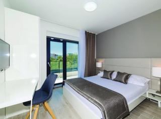 Modern Kastel Villa with Private Pool, Gym, and Large Outdoor Space - Kaštela - 3
