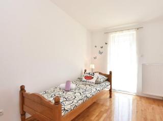 Serene Villa with Pool, BBQ, and Authentic Tavern Surrounded by Nature - Trilj - 2