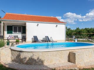 Serene Retreat Holiday Home with Pool - Veliki Broćanac - 7