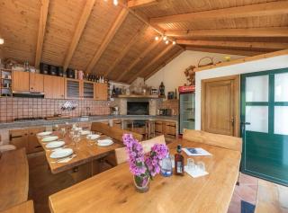 Relaxing Holiday Home with Pool, Fitness Area, and Entertainment Facilities - Vrsine - 1