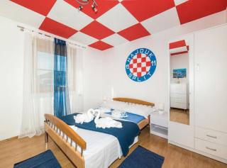 Spacious Holiday Home with Pool and Hot Tub in Kastel Stari - Kastel Stari - 6