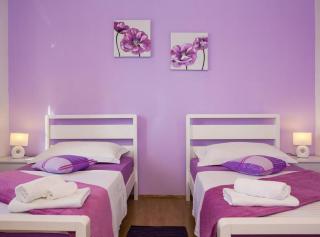 Spacious Holiday Home with Pool and Hot Tub in Kastel Stari - Kastel Stari - 5