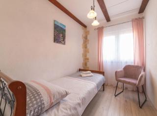 Serene Retreat Holiday Home with Pool - Veliki Broćanac - 1